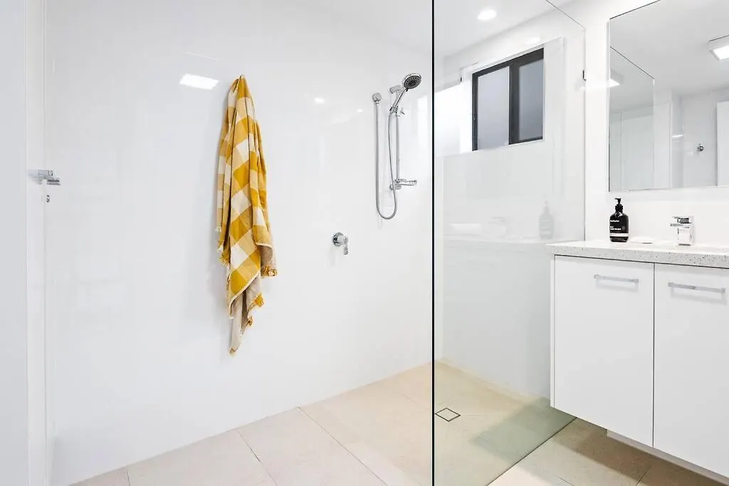 Miami Beach House - Hosted By Burleigh Letting Gold Coast 0*,  Avustralya